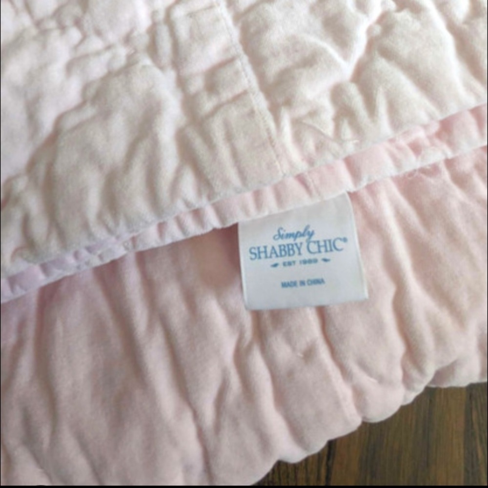 Simply Shabby Chic Pink Quilt and standard shams set full/Queen size